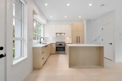 121 2045 Heritage Park Lane, North Vancouver, BC, North vancouver — Townhouse for sale