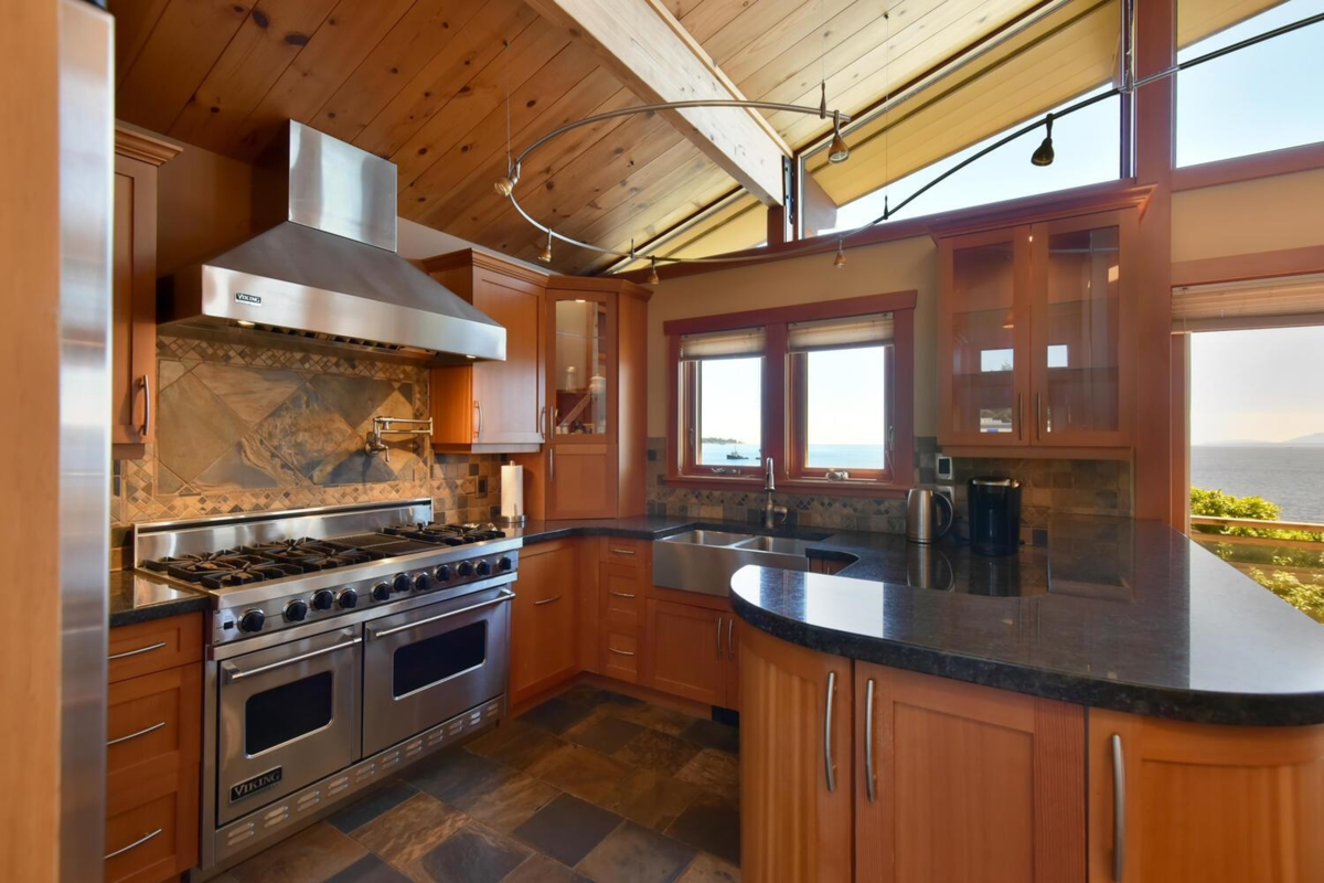 Dining Area Photo of 5728 Boulevard Street, Sechelt, BC