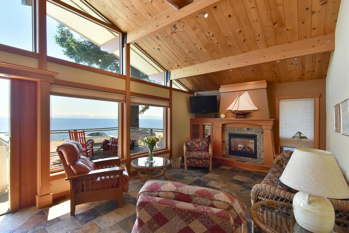 Family Room Photo of 5728 Boulevard Street, Sechelt, BC