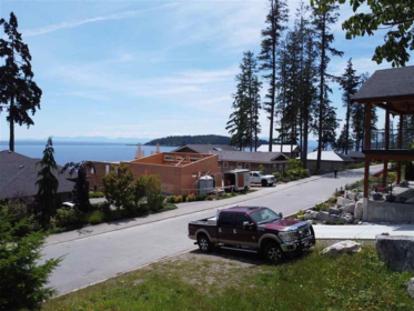 Kitchen Photo of 6014 Silverstone Lane, Sechelt, BC