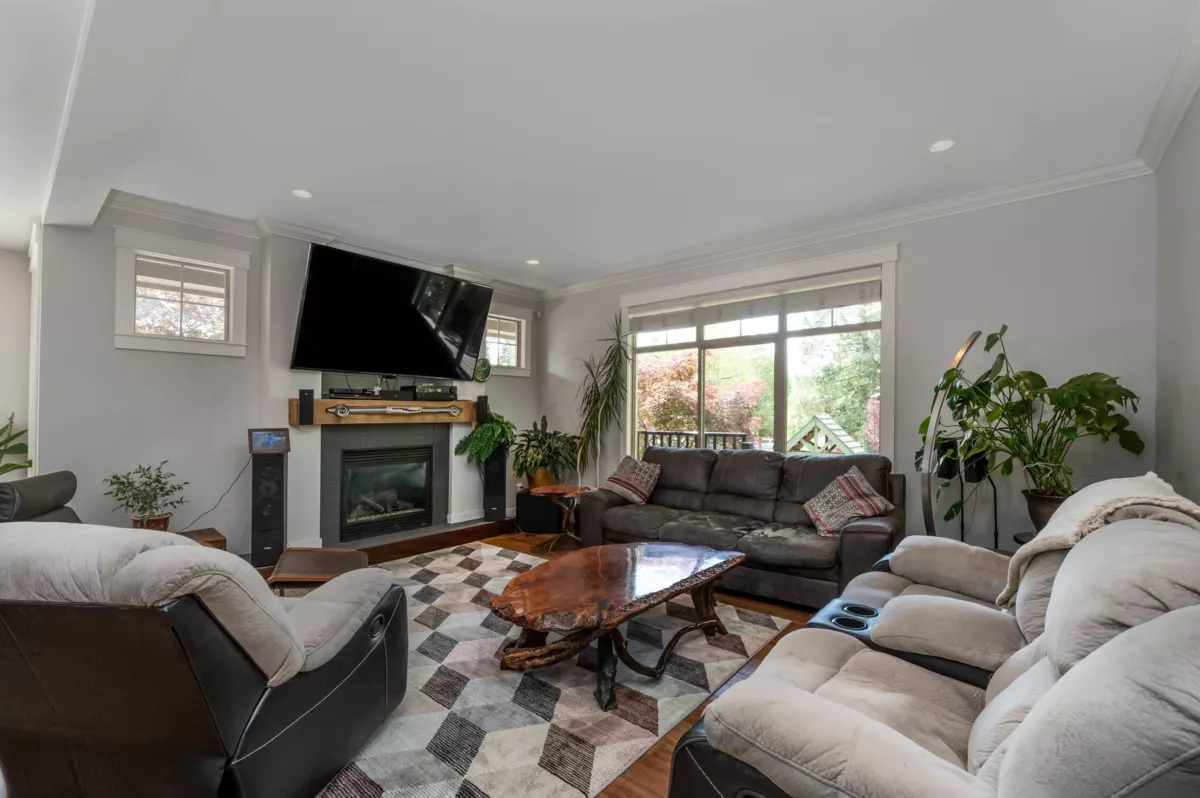 Kitchen Island Photo of 1 3008 Ash Street, Abbotsford, BC