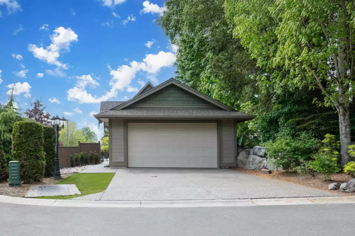 Living Room Photo of 1 3008 Ash Street, Abbotsford, BC