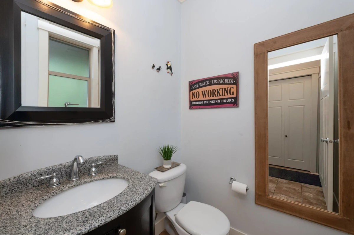 Primary Bathroom Photo of 1 3008 Ash Street, Abbotsford, BC