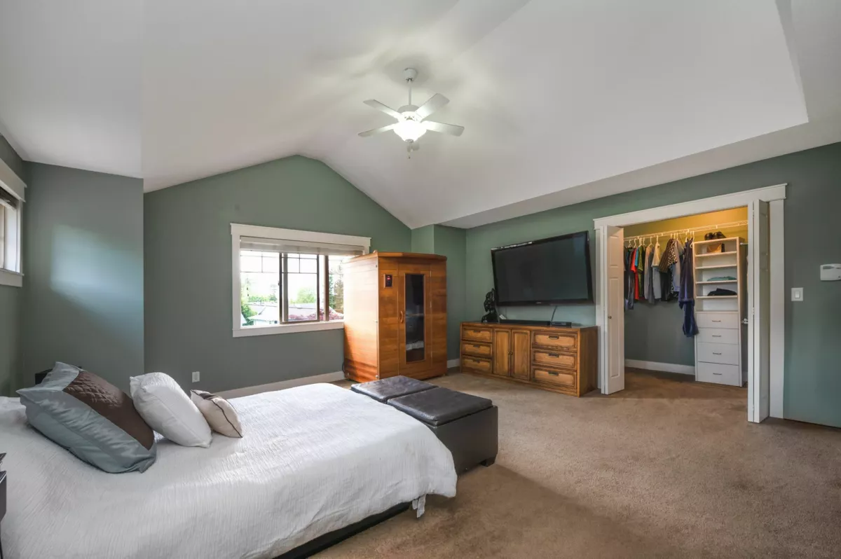 Walk-In Closet Photo of 1 3008 Ash Street, Abbotsford, BC