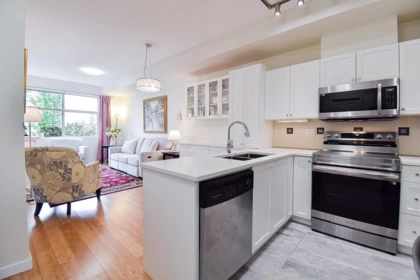 204 2511 King George Boulevard, Surrey, BC, Surrey — Apartment/Condo for sale