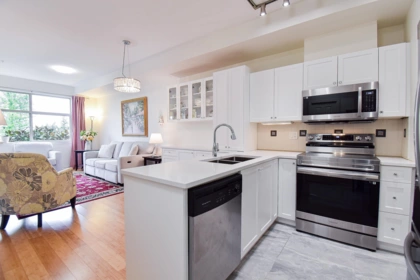 204 2511 King George Boulevard, Surrey, BC, Surrey — Apartment/Condo for sale