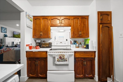 Walk-In Closet Photo of 33267 Mayfair Avenue, Abbotsford, BC