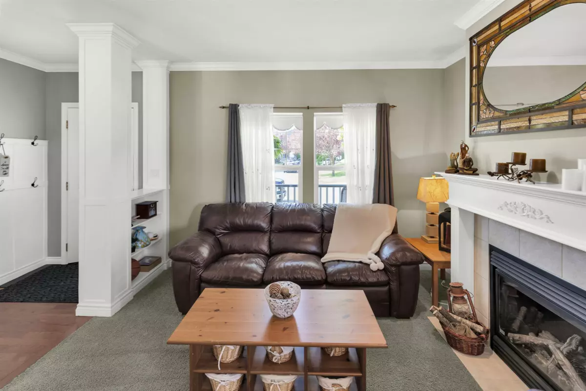 Living Room Photo of 36150 Shadbolt Avenue, Abbotsford, BC