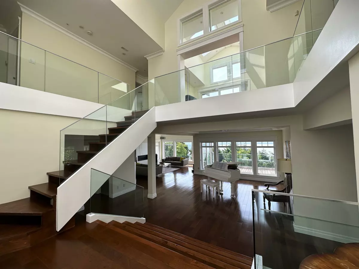 Kitchen Island Photo of 2358 Constantine Place, West Vancouver, BC