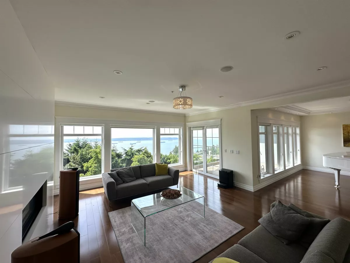 Primary Bathroom Photo of 2358 Constantine Place, West Vancouver, BC