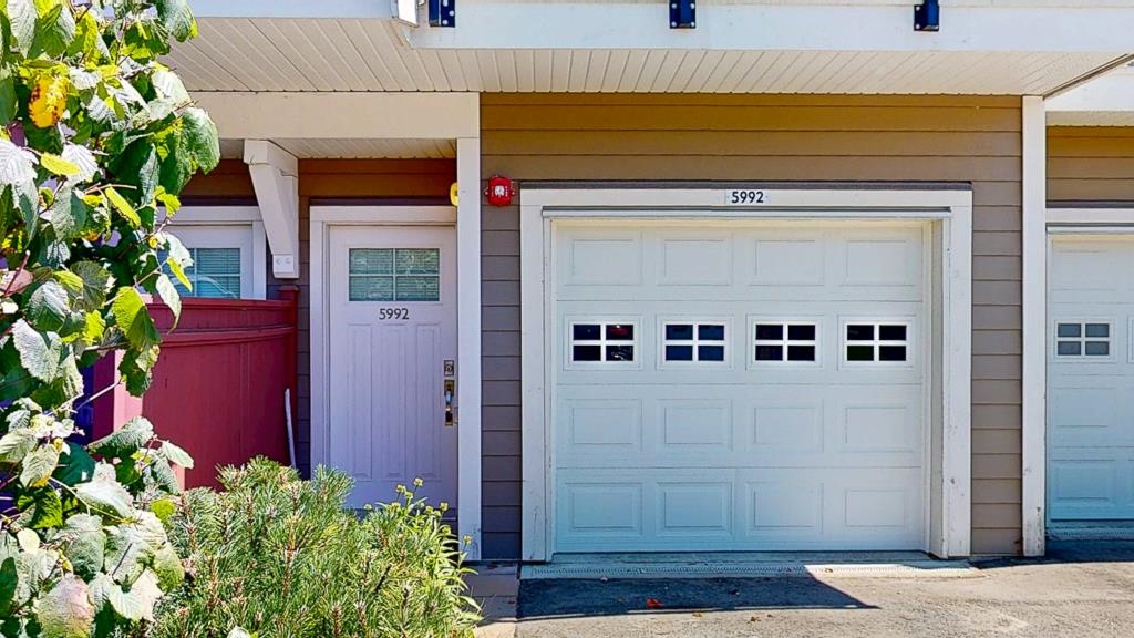 Dining Area Photo of 5992 Beachgate Lane, Sechelt, BC