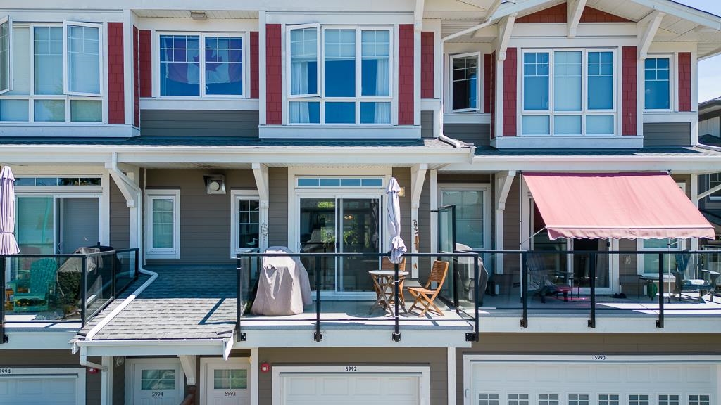 Living Room Photo of 5992 Beachgate Lane, Sechelt, BC