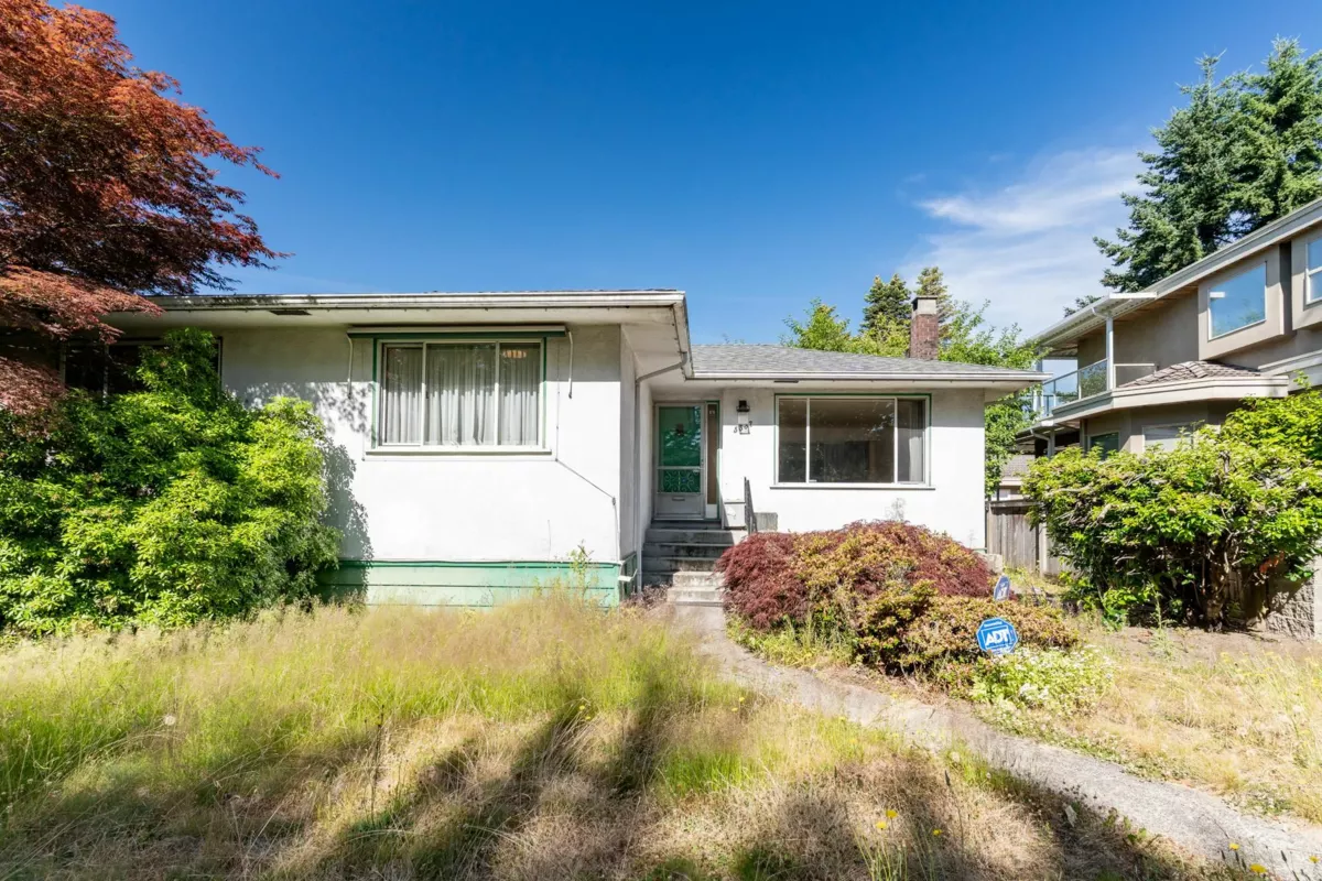 Exterior Front Photo of 5537 Ash Street, Vancouver, BC