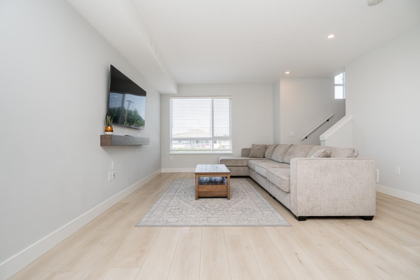 Kitchen Island Photo of 26 30530 Cardinal Avenue, Abbotsford, BC