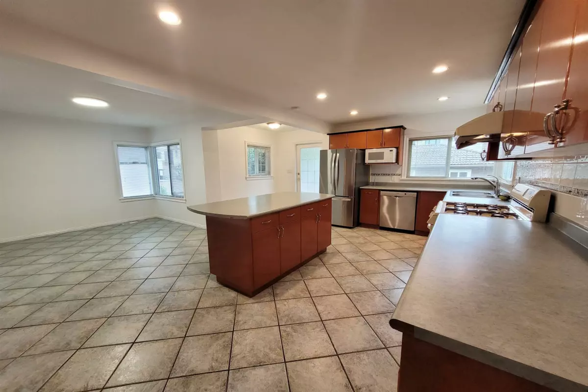 Kitchen Photo of 1467 W 58th Avenue, Vancouver, BC