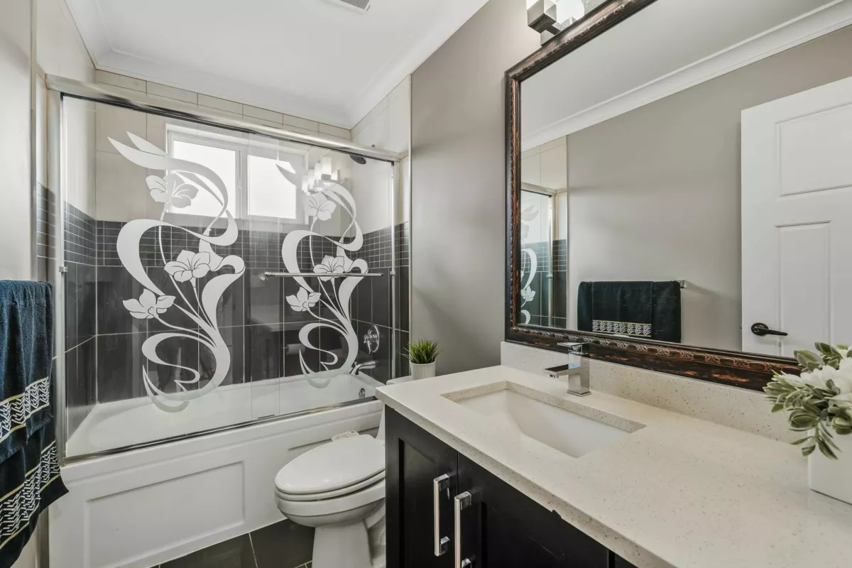 Basement Recreation Room Photo of 15913 92 Avenue, Surrey, BC