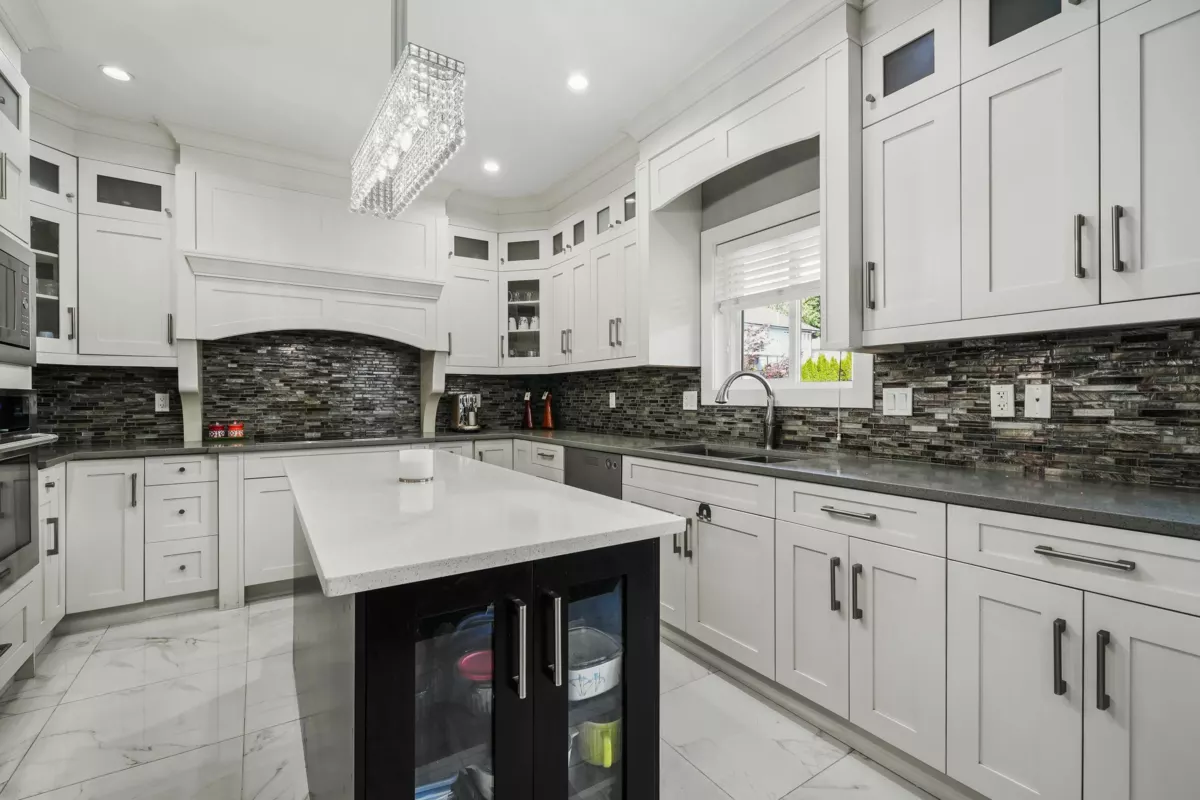 Breakfast Nook Photo of 15913 92 Avenue, Surrey, BC