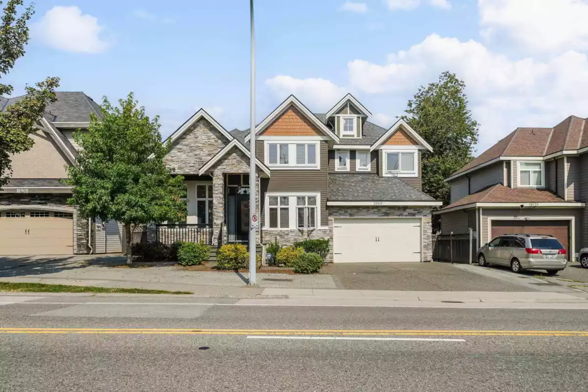 Dining Area Photo of 15913 92 Avenue, Surrey, BC
