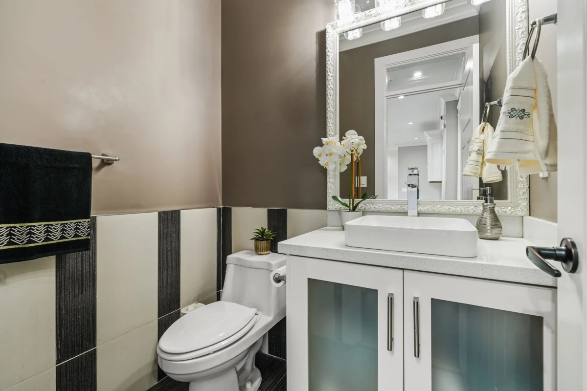 Guest Bathroom Photo of 15913 92 Avenue, Surrey, BC