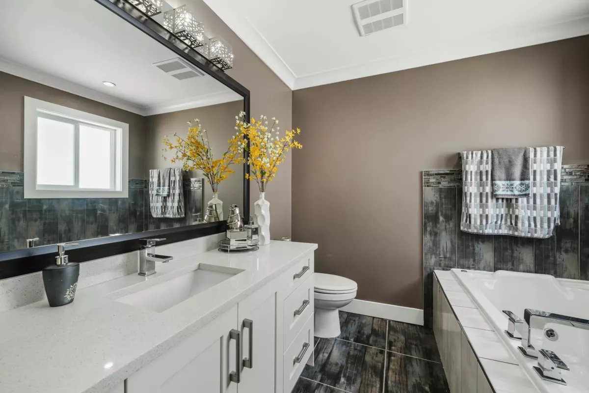 Hallway Photo of 15913 92 Avenue, Surrey, BC