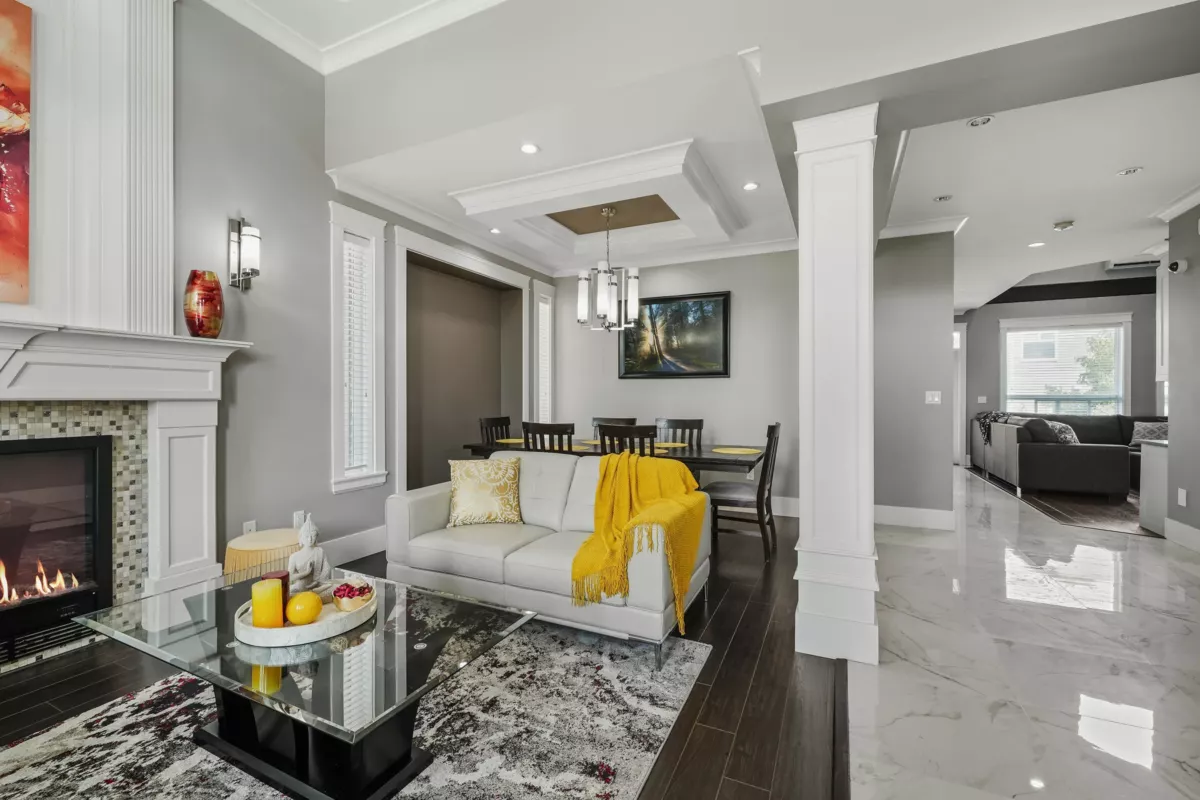 Kitchen Photo of 15913 92 Avenue, Surrey, BC