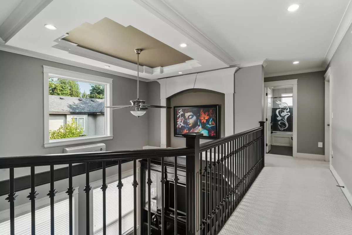 Powder Room Photo of 15913 92 Avenue, Surrey, BC