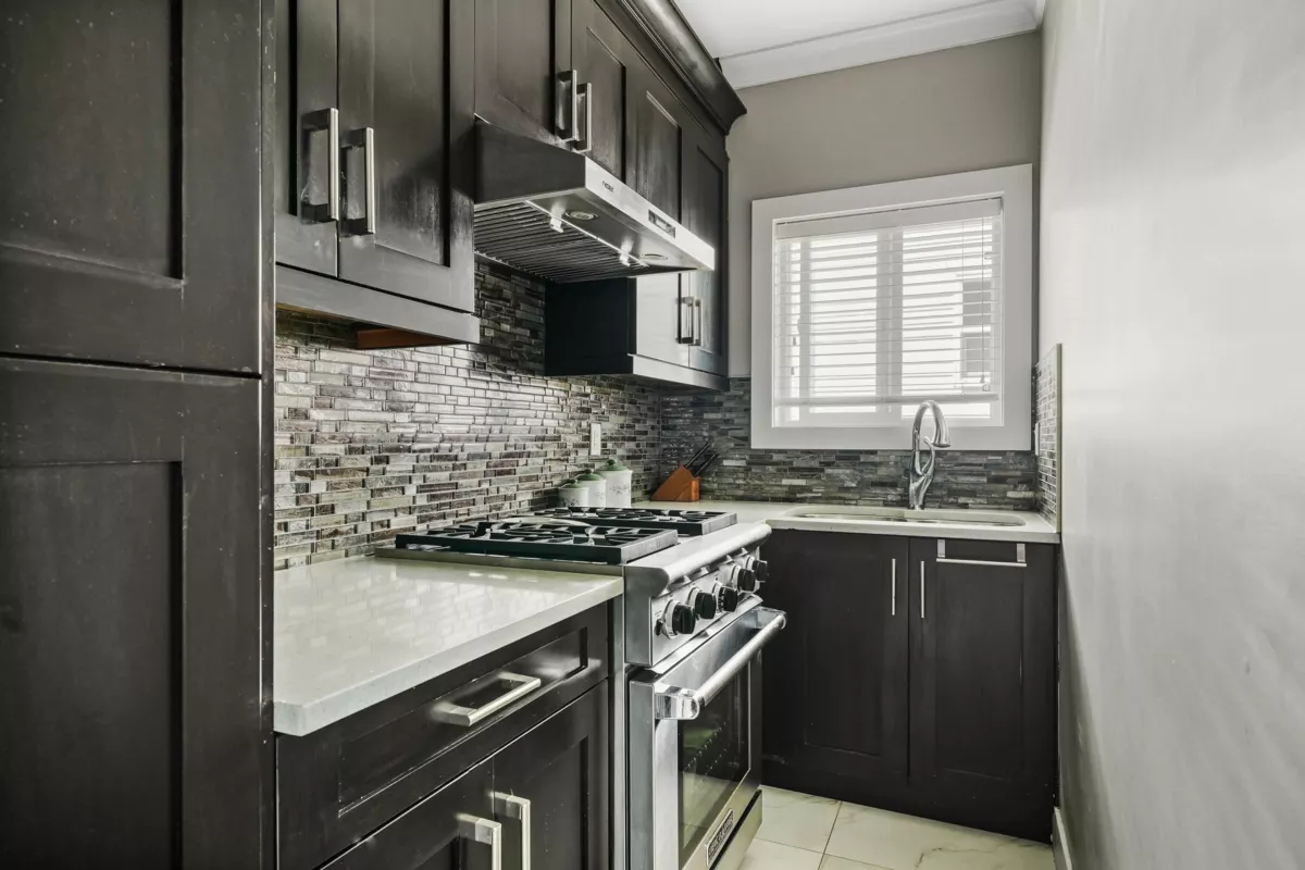 Primary Bathroom Photo of 15913 92 Avenue, Surrey, BC