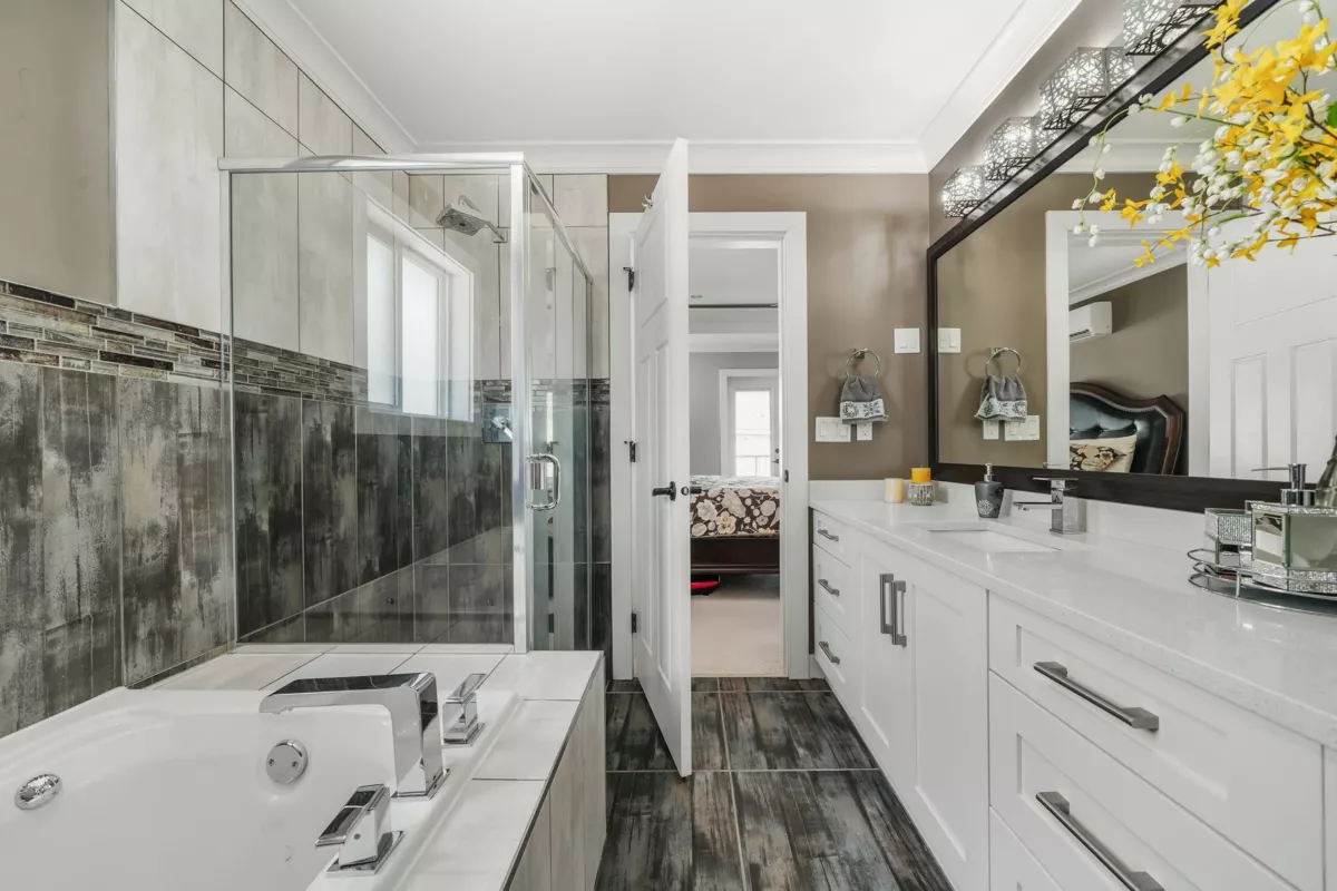 Staircase Photo of 15913 92 Avenue, Surrey, BC