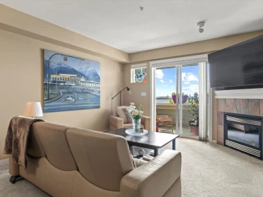 Walk-In Closet Photo of 310 15621 Marine Drive, White Rock, BC