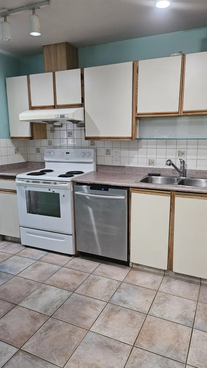 Kitchen Island Photo of 203 6540 Burlington Avenue, Burnaby, BC