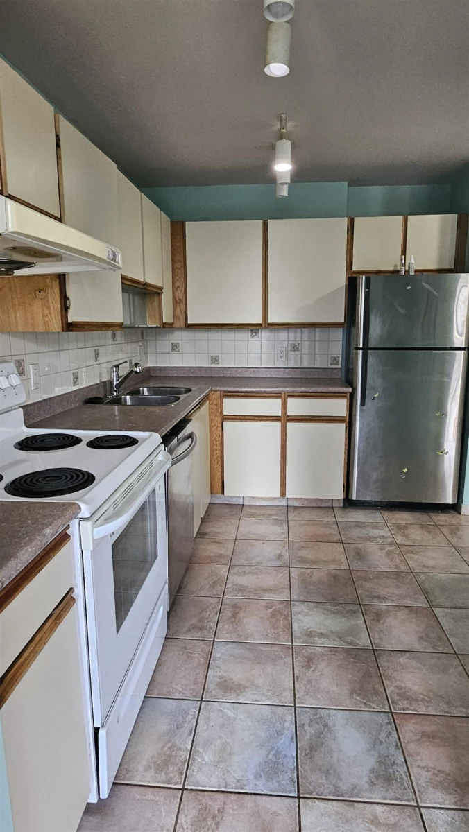 Kitchen Photo of 203 6540 Burlington Avenue, Burnaby, BC