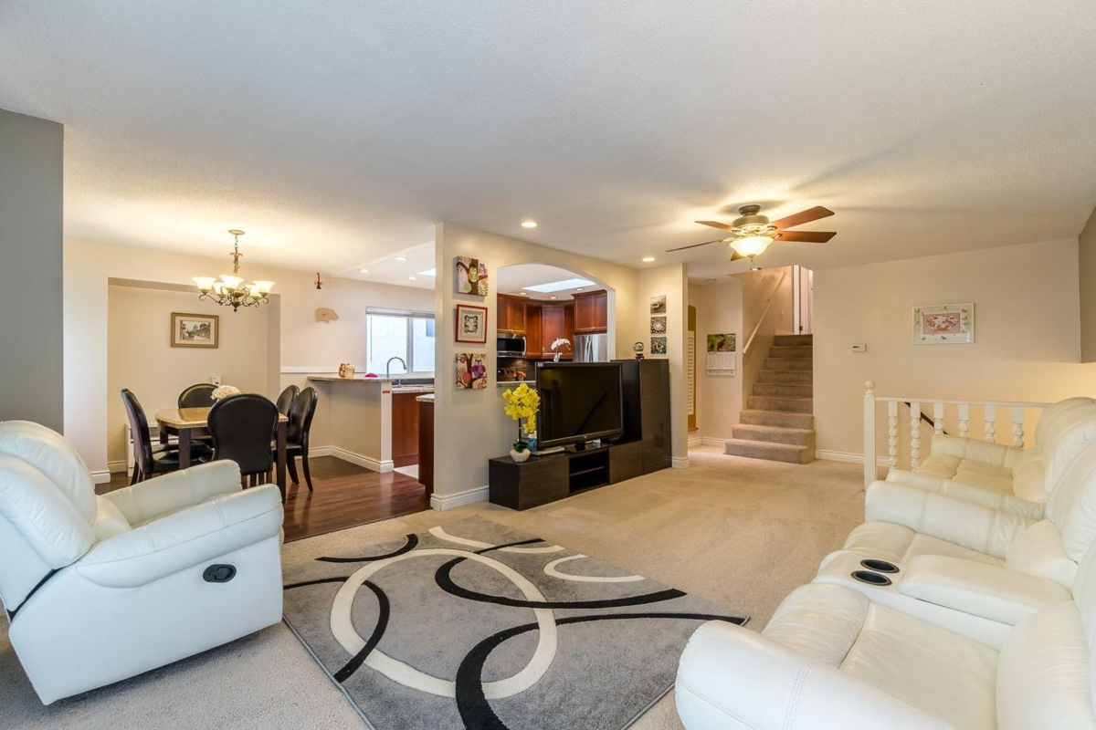 Dining Area Photo of 14928 93a Avenue, Surrey, BC