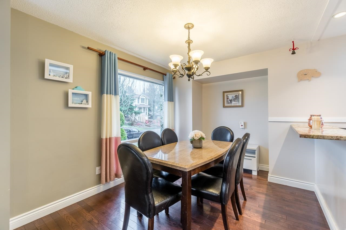 Family Room Photo of 14928 93a Avenue, Surrey, BC