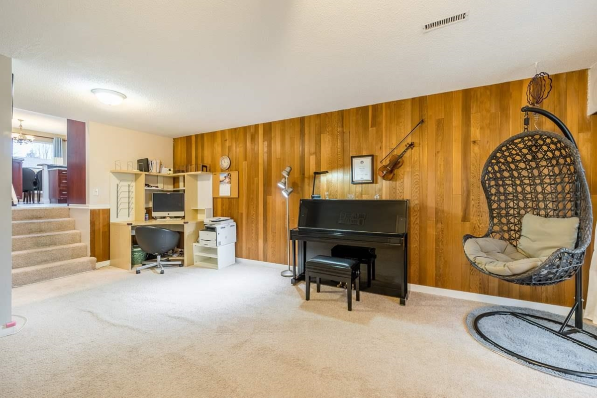 Walk-In Closet Photo of 14928 93a Avenue, Surrey, BC