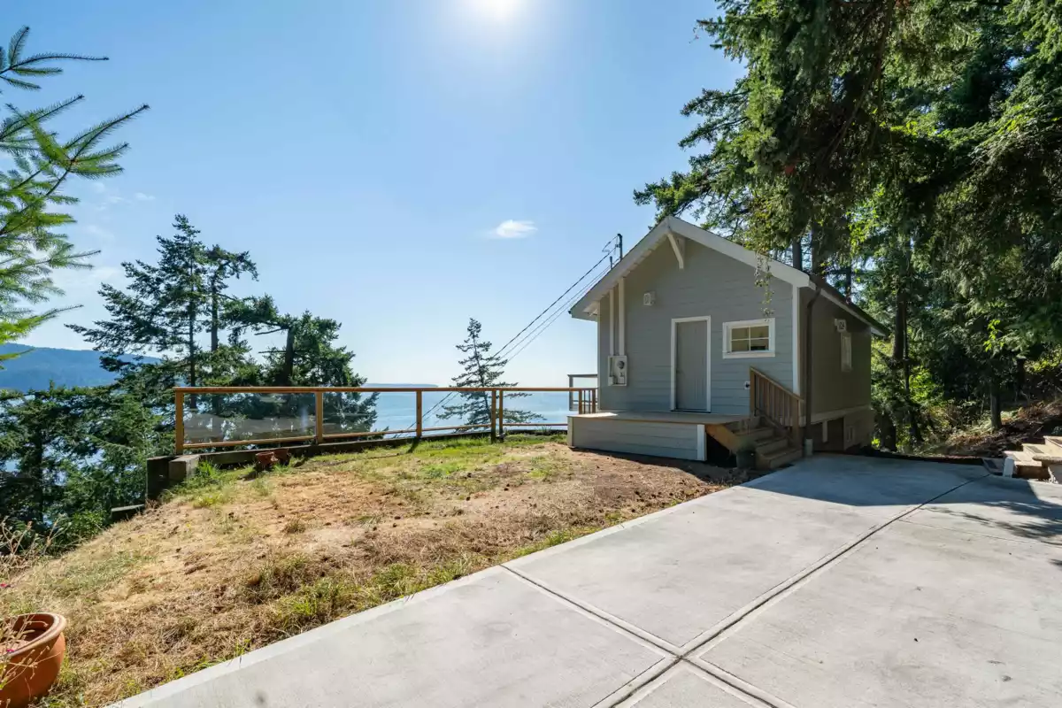 Kitchen Photo of 1485 Webb Road, Bowen Island, BC