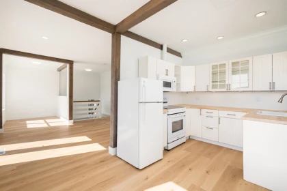 Kitchen Island Photo of 1485 Webb Road, Bowen Island, BC