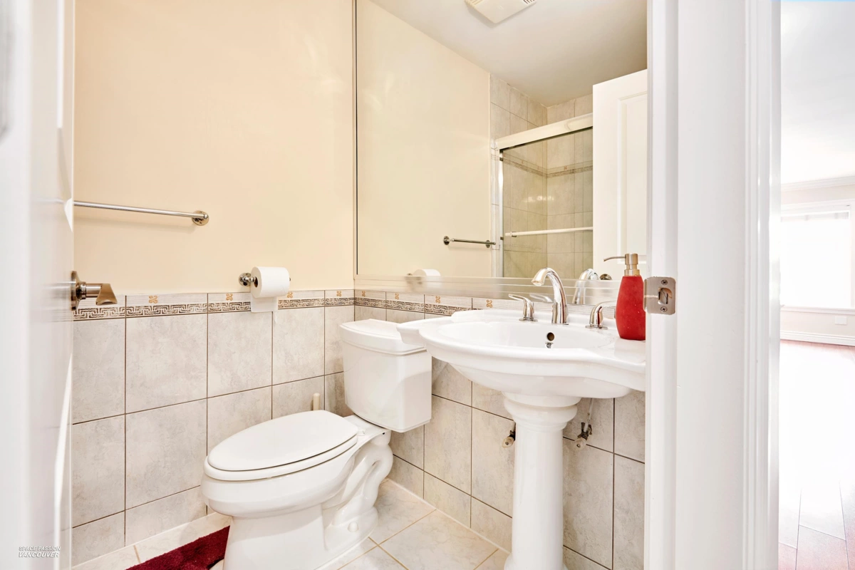 Entry Foyer Photo of 3937 Elmwood Street, Burnaby, BC