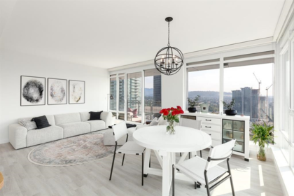 Kitchen Island Photo of 3805 2085 Skyline Court, Burnaby, BC