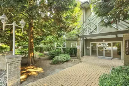 Entry Foyer Photo of 218 12088 66 Avenue, Surrey, BC