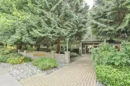 Hallway Photo of 218 12088 66 Avenue, Surrey, BC