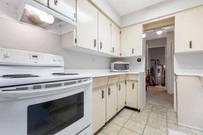 Kitchen Island Photo of 308 32040 Peardonville Road, Abbotsford, BC