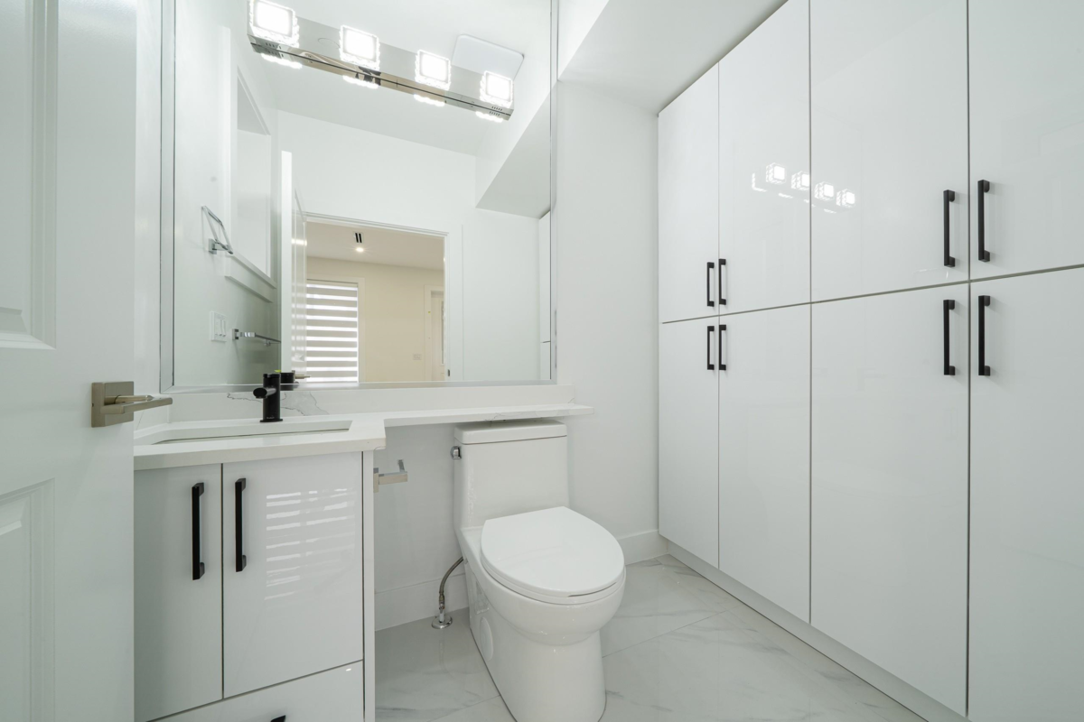 Powder Room Photo of 2174 E 46th Avenue, Vancouver, BC