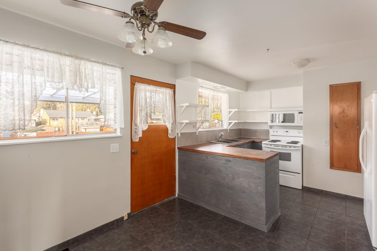 Basement Recreation Room Photo of 342 E 18th Street, North Vancouver, BC