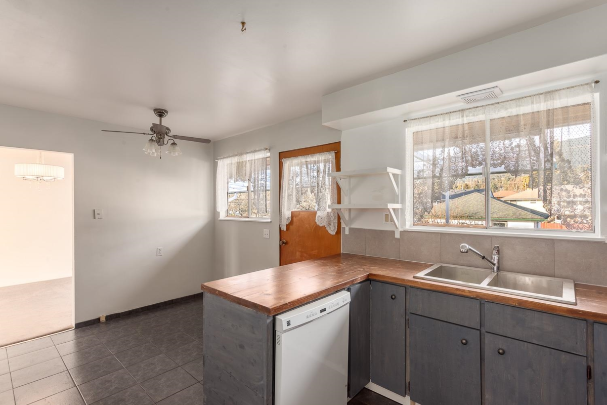 Mudroom Photo of 342 E 18th Street, North Vancouver, BC