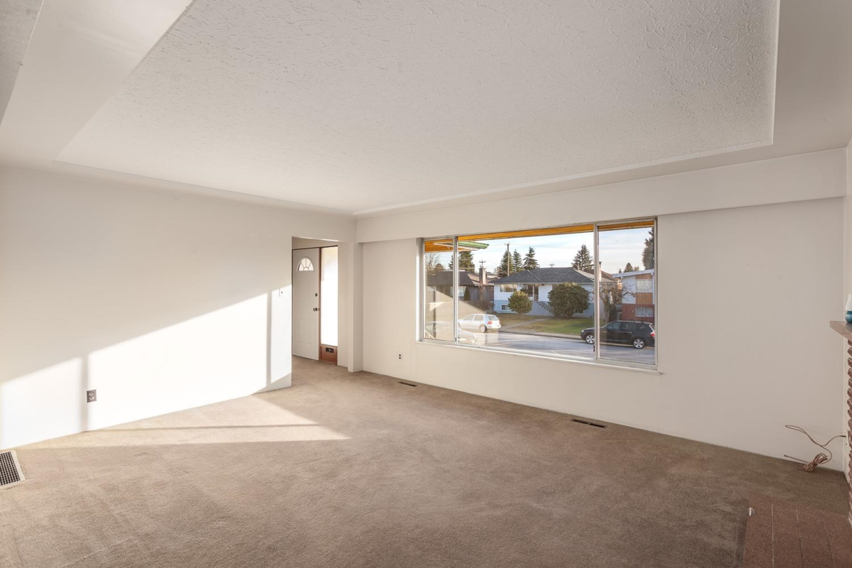 Powder Room Photo of 342 E 18th Street, North Vancouver, BC