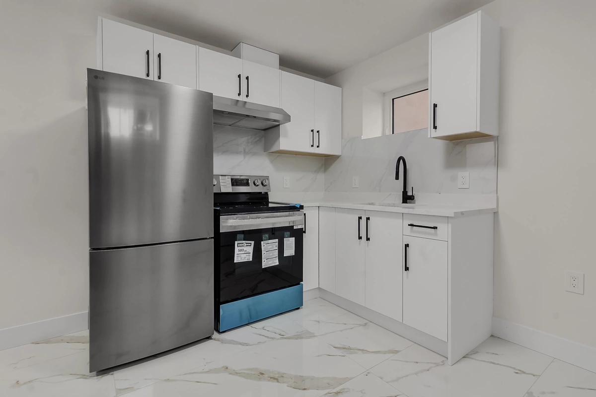 Bedroom 3 Photo of 2 585 E 60th Avenue, Vancouver, BC