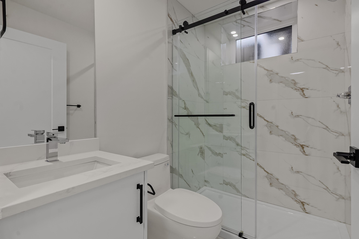 Guest Bathroom Photo of 2 585 E 60th Avenue, Vancouver, BC