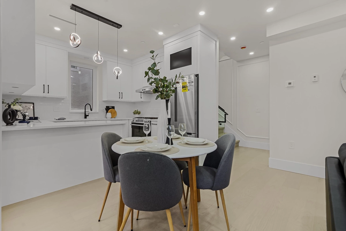 Kitchen Island Photo of 2 585 E 60th Avenue, Vancouver, BC