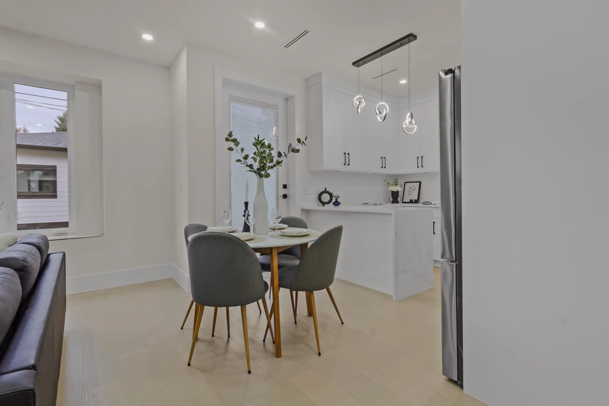 Kitchen Photo of 2 585 E 60th Avenue, Vancouver, BC