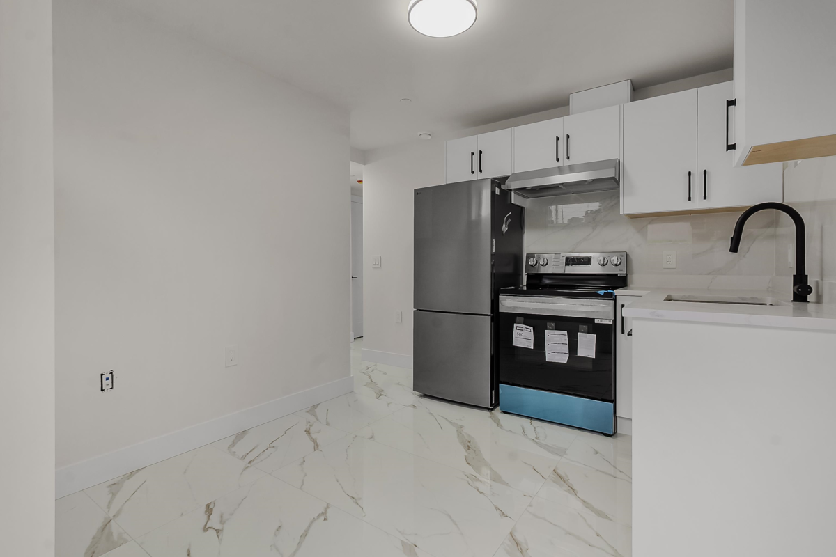 Mudroom Photo of 2 585 E 60th Avenue, Vancouver, BC